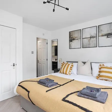 Modern 2 Bed * Edinburg