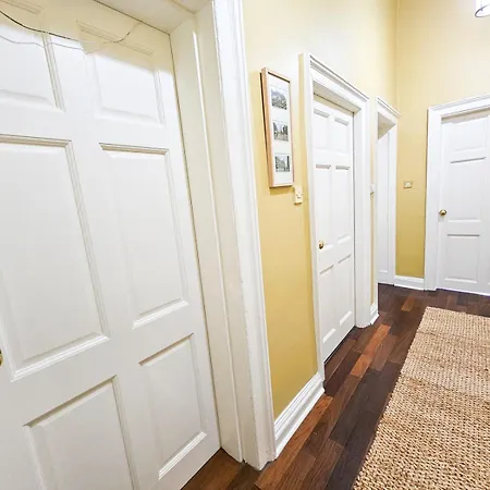 Spacious 2 Bedroom In The Heart Of New Town * 爱丁堡