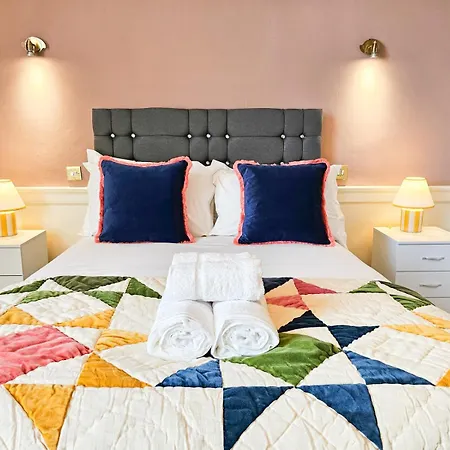 Spacious 2 Bedroom In The Heart Of New Town * 爱丁堡