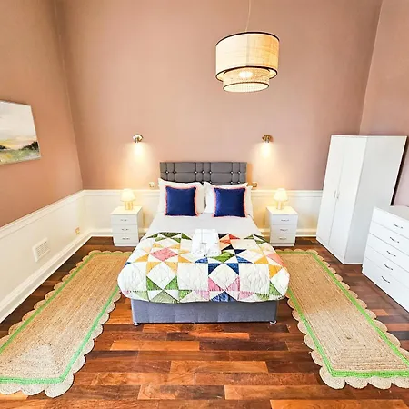 Апартаменты Spacious 2 Bedroom In The Heart Of New Town Эдинбург