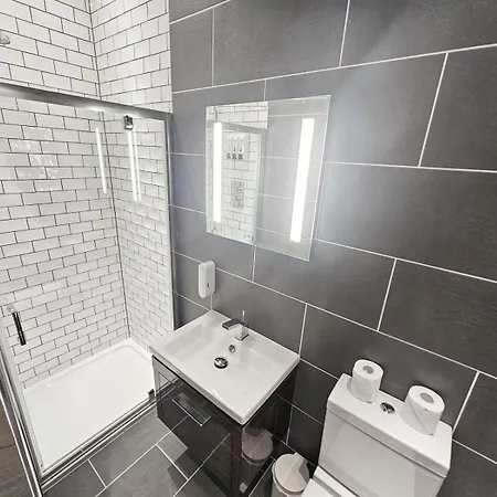 Spacious 2 Bedroom In The Heart Of New Town *