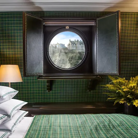100 Princes Street 5*