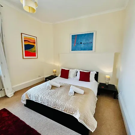 Parliament Sq Apartment Edinburgh
