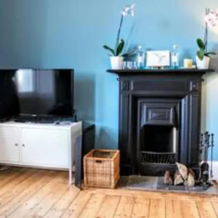 Bright Modern Arthurs Seat 2 Bedroom Apartment Edinburgh