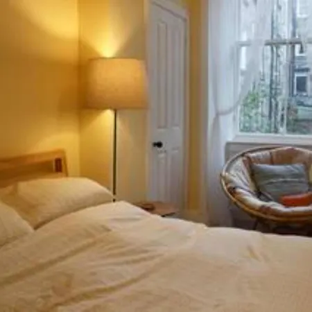 Bright Modern Arthurs Seat 2 Bedroom Apartment *