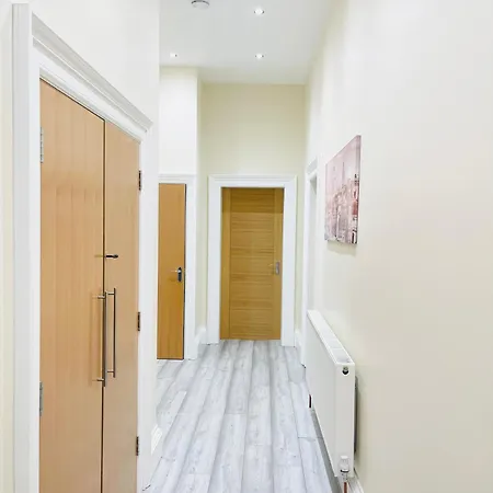 Large Flat In With Mountain Views Édimbourg