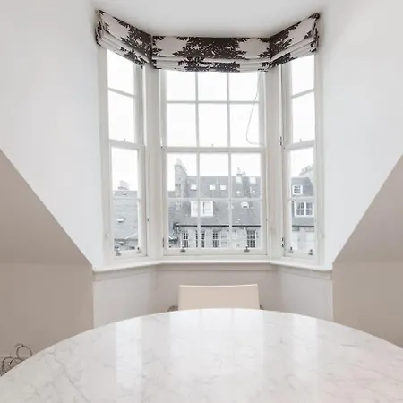 Apartment Super - Georgian Double Upper Flat With Castle Views In New Town