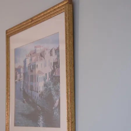 Fringe Flat Apartment