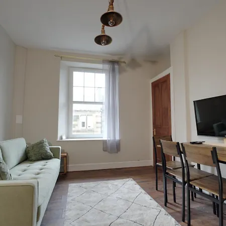 Апартаменты Stylish Fringe Flat Near Leith Walk Fast Wi-fi & Self Check-in