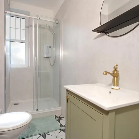 Stylish Fringe Flat Near Leith Walk Fast Wi-fi & Self Check-in *