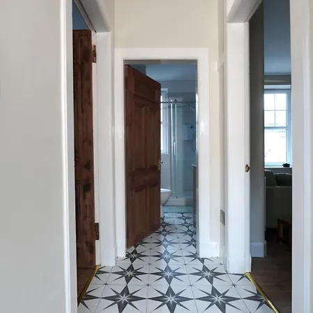 Stylish Fringe Flat Near Leith Walk Fast Wi-fi & Self Check-in