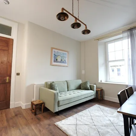Апартаменты Stylish Fringe Flat Near Leith Walk Fast Wi-fi & Self Check-in Эдинбург