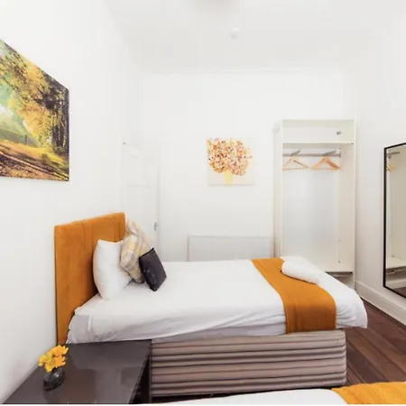 Warm & Welcoming By Meadows - City Centre 10 *