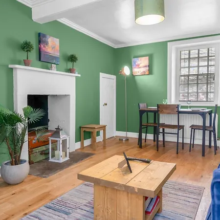 Charming In The Old Town Apartman *