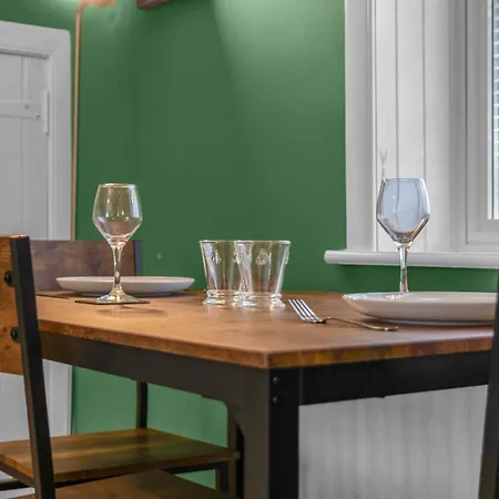 Charming In The Old Town Эдинбург