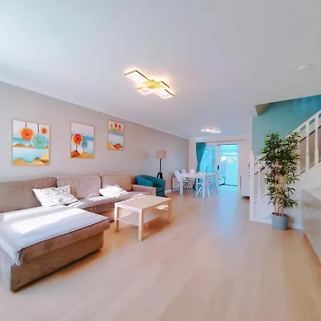 Modern And Spacious Double&king Bedrooms Both With Private Bathrooms