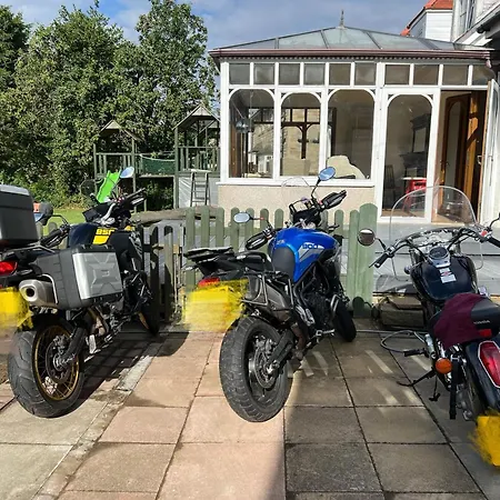 Guest house Full House