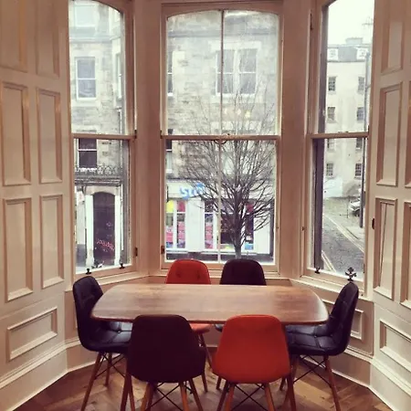Old Town Apartment *