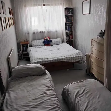 Homestay Silverknowes Silver Sleeps 4 With Private Shower