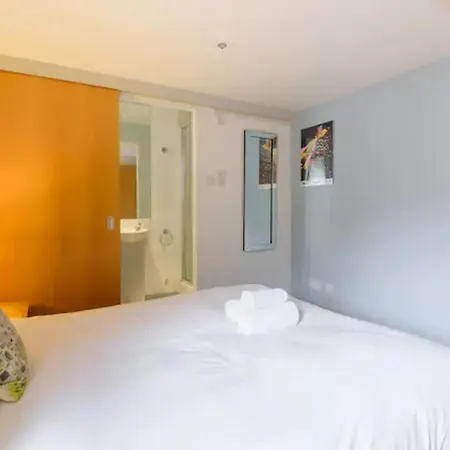 Modern Flat In The Middle Of Old Town Edinburgh