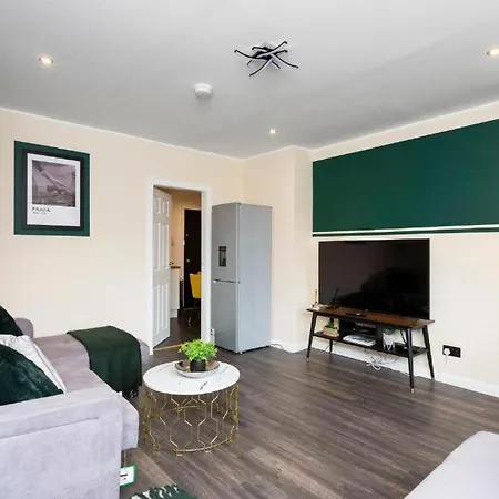 3-bed Abode - Parking And Garden Edynburg