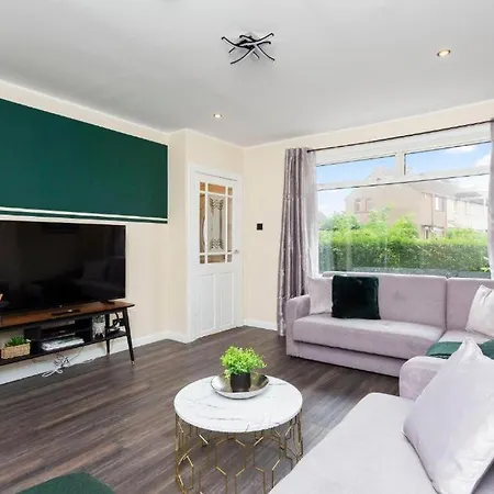 Dom wakacyjny 3-bed Abode - Parking And Garden *