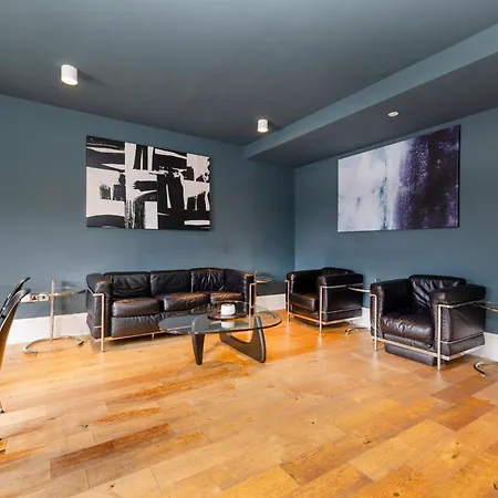 Joivy Spacious Next To West End