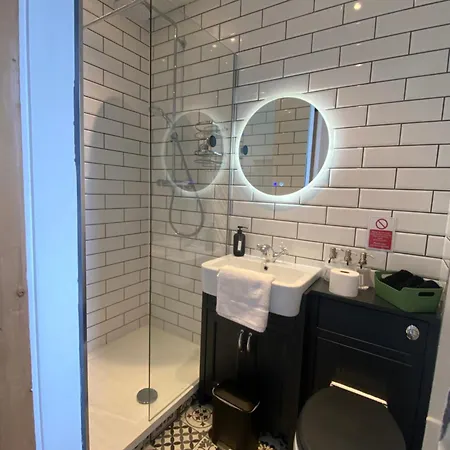 Apartment Georgian 4 Bedroom 3 Bathroom New Town *