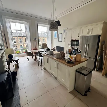 Georgian 4 Bedroom 3 Bathroom New Town * Edinburgh