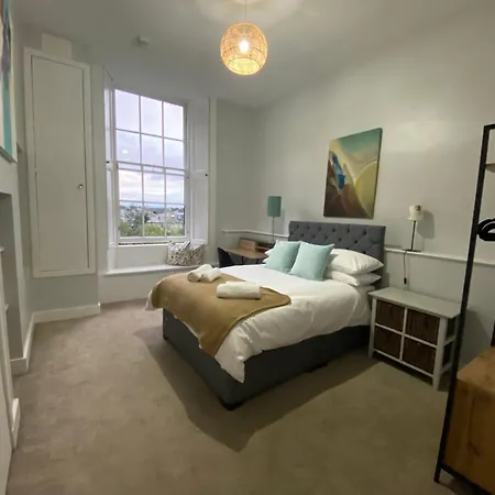 Apartment Georgian 4 Bedroom 3 Bathroom New Town
