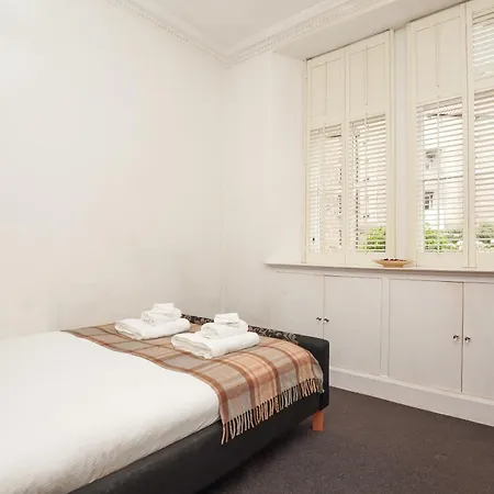 The Old School In Dean Village Apartment