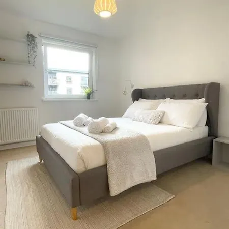 Modern Flat In With Free Parking Lägenhet