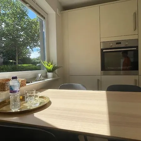 Modern Flat In With Free Parking Lägenhet *