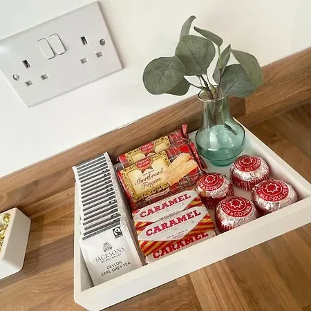 Modern Flat In With Free Parking *