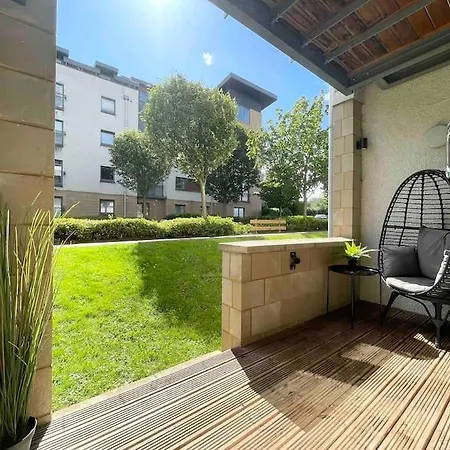 Modern Flat In With Free Parking *