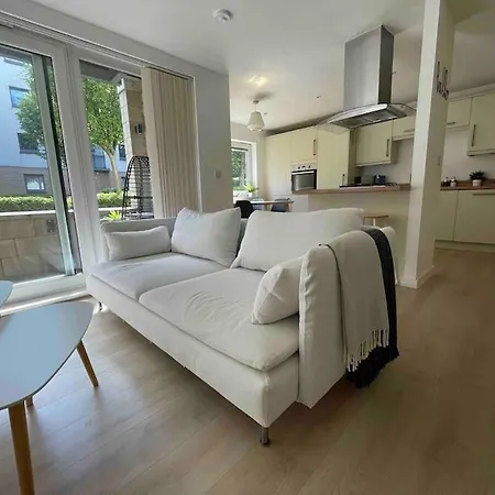 Apartment Modern Flat In With Free Parking *
