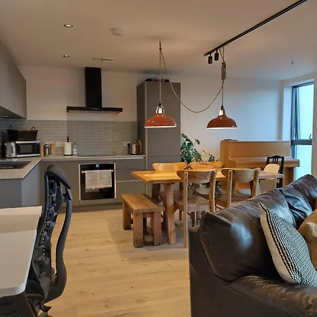 Amazing Water Of Leith View In Leith Apartment *