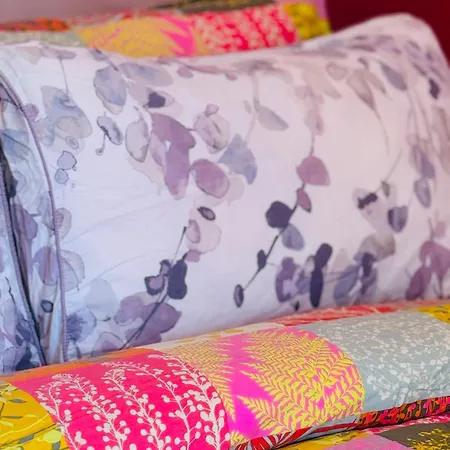 Homestay Central Deluxe Queen Edinburgh