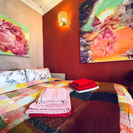 Homestay Central Deluxe Queen Edinburgh