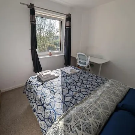 Lovely 3-bed Flat Apartment *