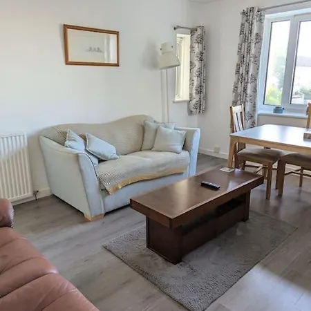 Lovely 3-bed Flat Apartment