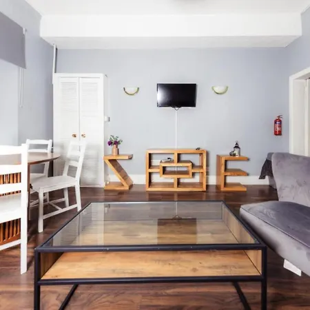 Warm & Welcoming Apartment, City Center - Meadows 8 Apartment Edinburgh
