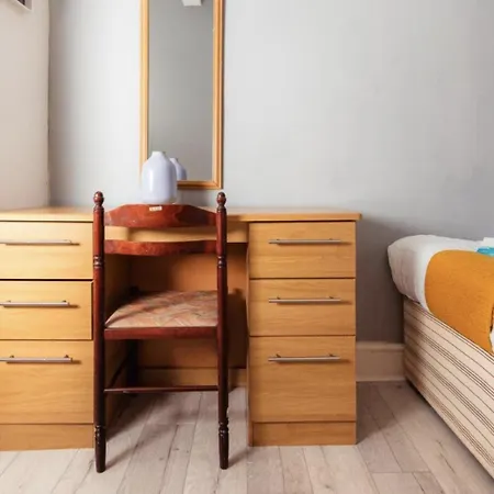 Daire Cozy Center By The Meadows! 5 *