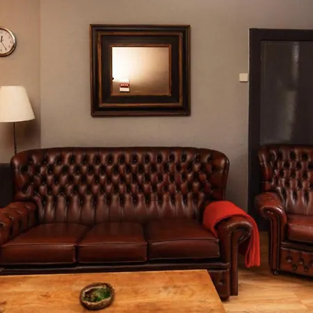 Cozy Holyrood Palace
