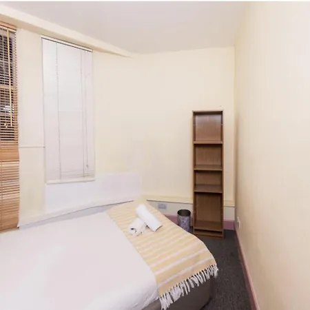 Apartment Super Central Four Bedroom - Calton Hill Edinburgh
