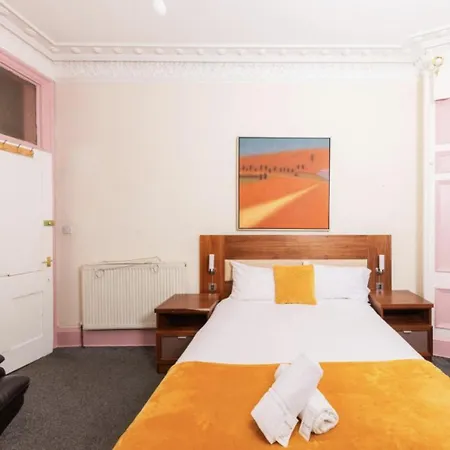Super Central Four Bedroom - Calton Hill Edinburgh