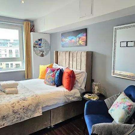 4 Separate Beds, Sleeps 6, Beautiful 2 Bed شقة *