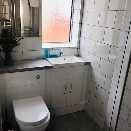 Pilton Spacious 2br Gfl Lägenhet