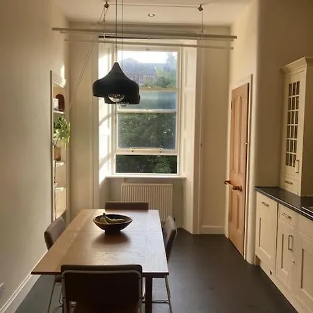 Apartment Bright 2 Bed In Bruntsfield - Centre