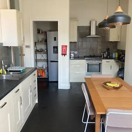 Bright 2 Bed In Bruntsfield - Centre *